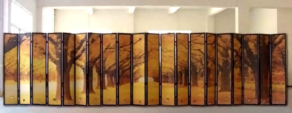 Cinius ::: Separ a 20 ante, paraventi, Maxi Separ composto da 20 pannelli in legno con tessuto, decorati con paesaggio autunnale
