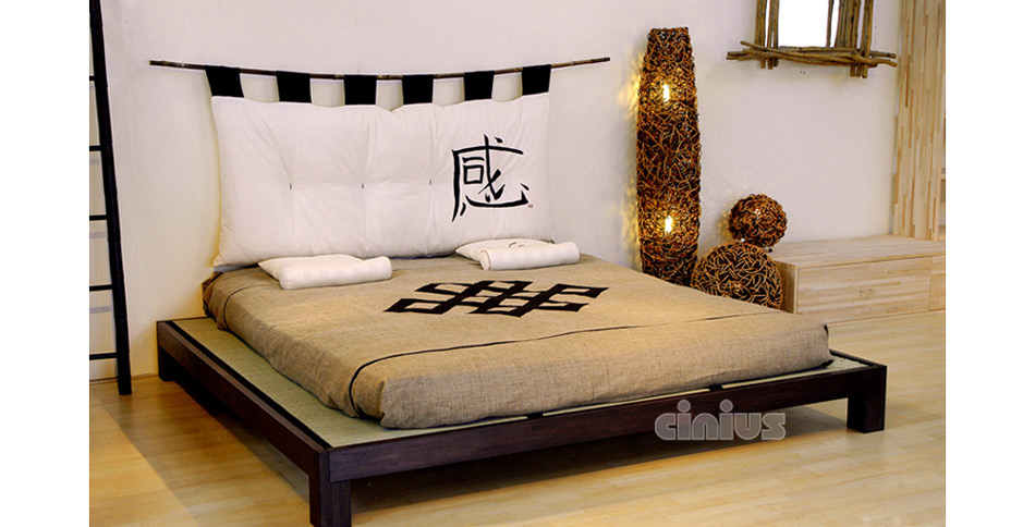 Letto Tatami-Bed di Cinius in legno massello scuro